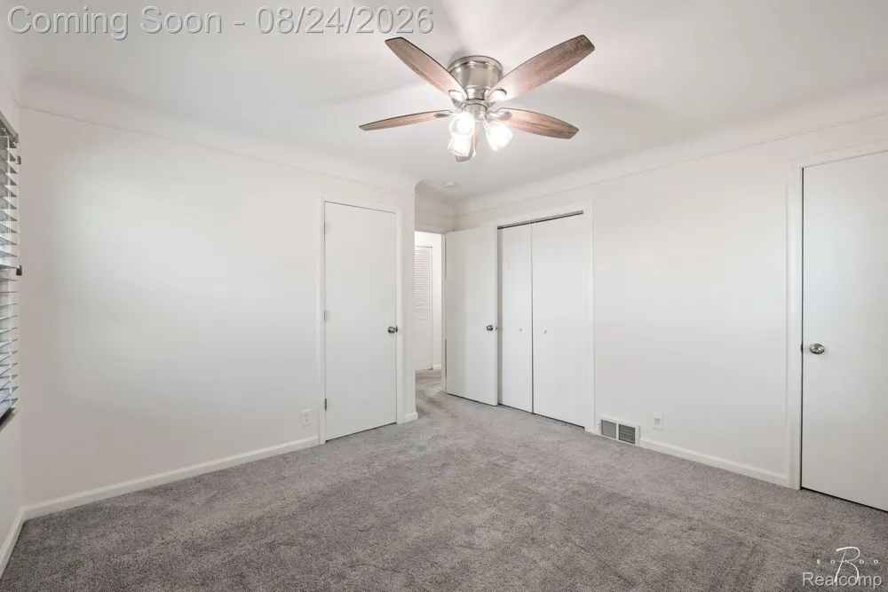 1160 Torrey Road Grosse Pointe Woods City, MI 48236