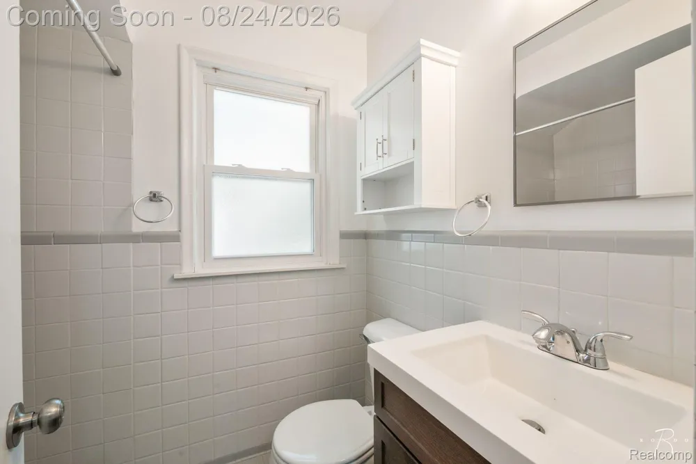 1160 Torrey Road Grosse Pointe Woods City, MI 48236