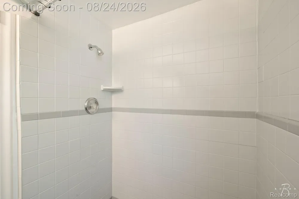 1160 Torrey Road Grosse Pointe Woods City, MI 48236