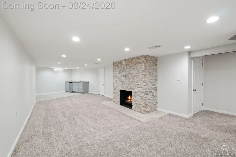 1160 Torrey Road Grosse Pointe Woods City, MI 48236