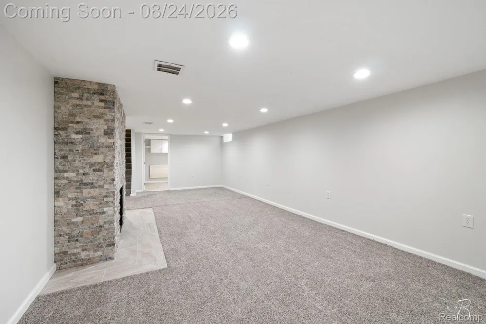 1160 Torrey Road Grosse Pointe Woods City, MI 48236