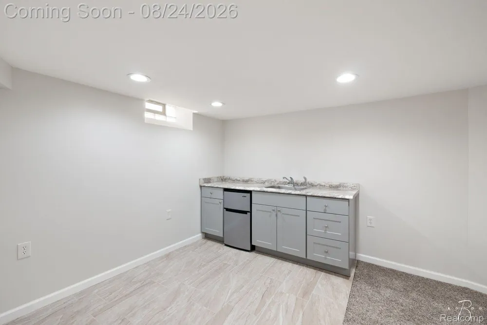 1160 Torrey Road Grosse Pointe Woods City, MI 48236