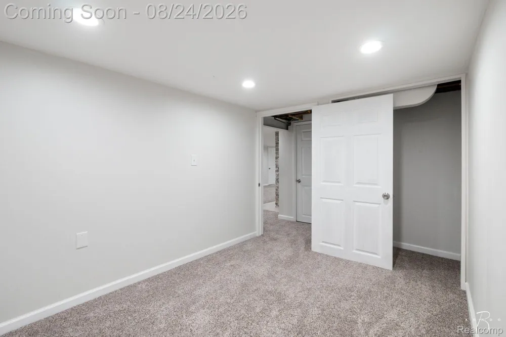 1160 Torrey Road Grosse Pointe Woods City, MI 48236