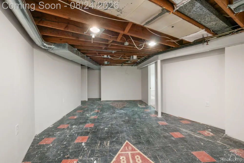 1160 Torrey Road Grosse Pointe Woods City, MI 48236