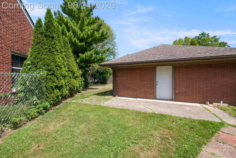 1160 Torrey Road Grosse Pointe Woods City, MI 48236