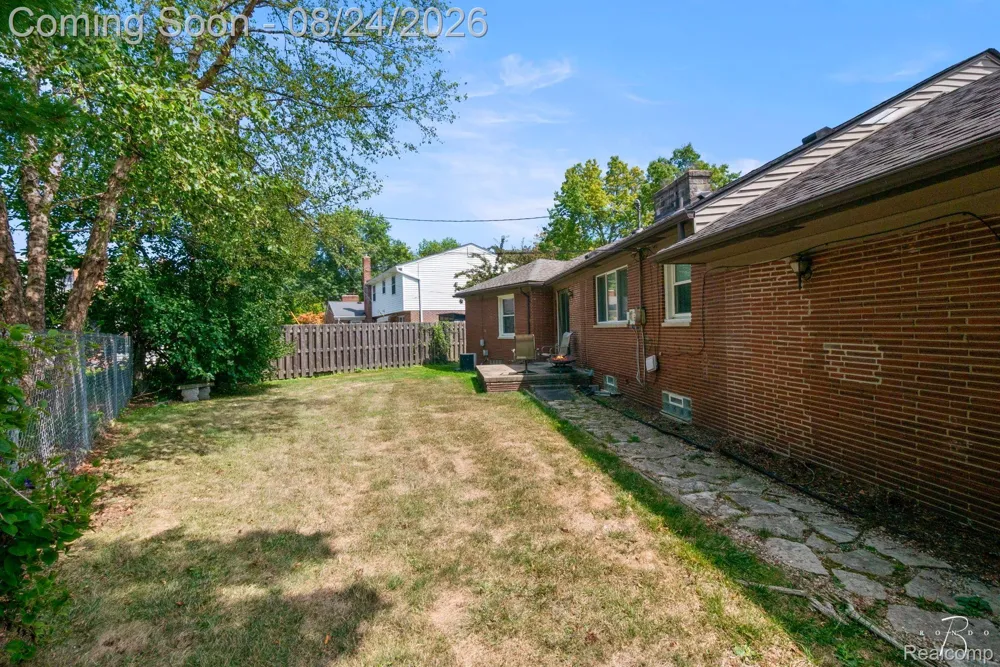 1160 Torrey Road Grosse Pointe Woods City, MI 48236