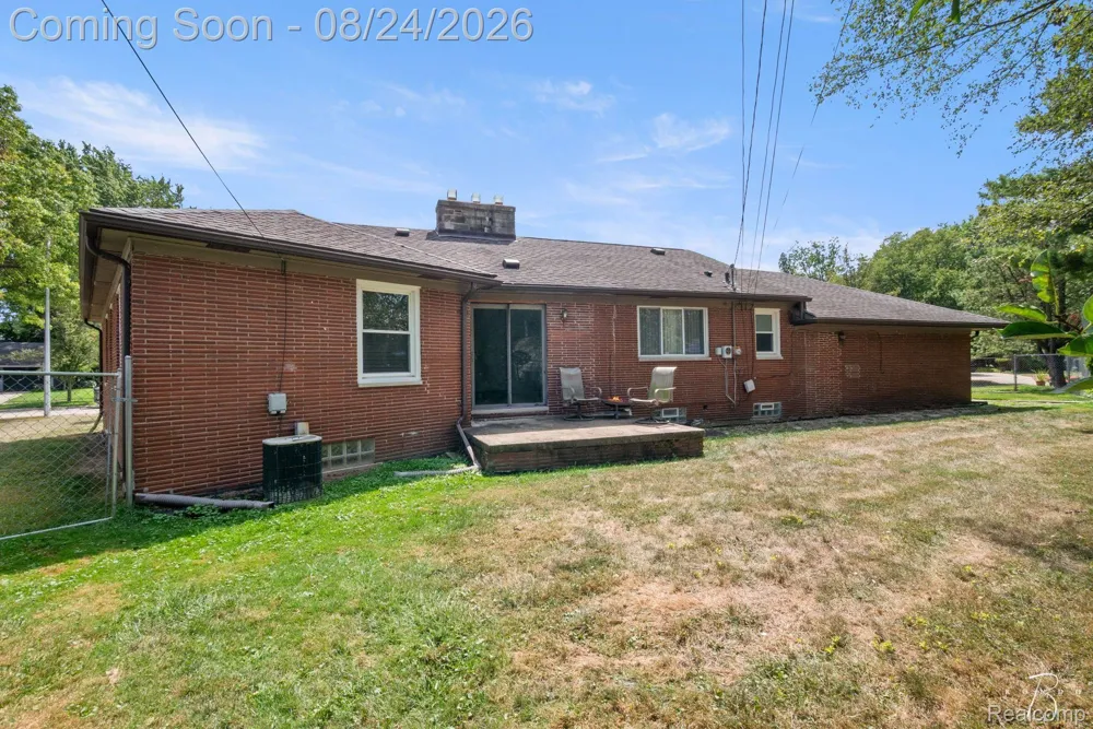 1160 Torrey Road Grosse Pointe Woods City, MI 48236