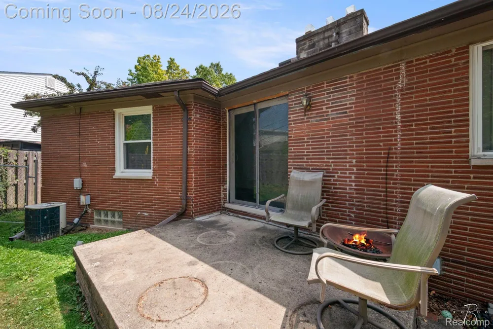 1160 Torrey Road Grosse Pointe Woods City, MI 48236