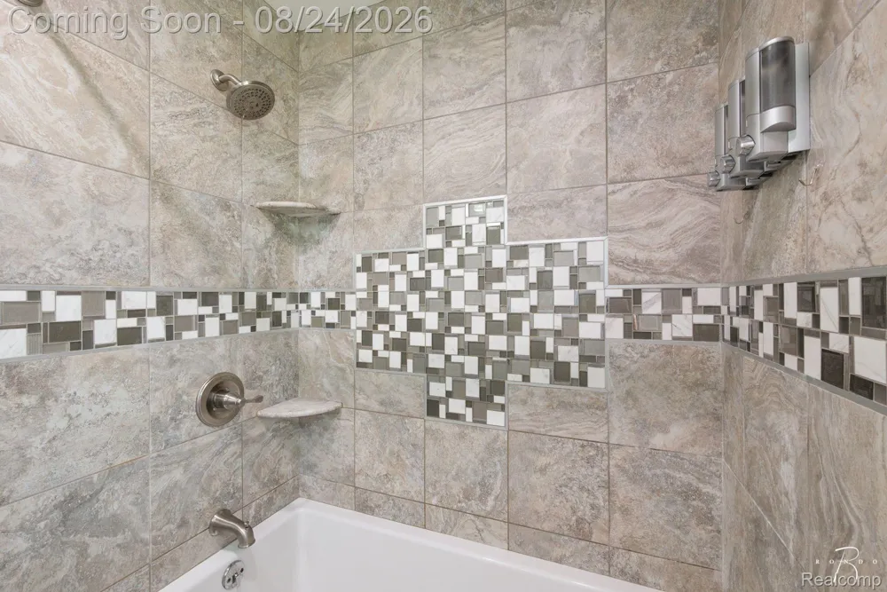 1160 Torrey Road Grosse Pointe Woods City, MI 48236