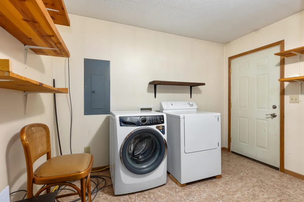11642 S Woodland Drive Richland Township, MI 49601