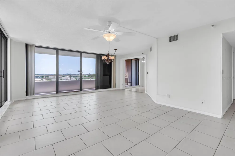 5950 PELICAN BAY PLAZA S #601 Gulfport, FL 33707