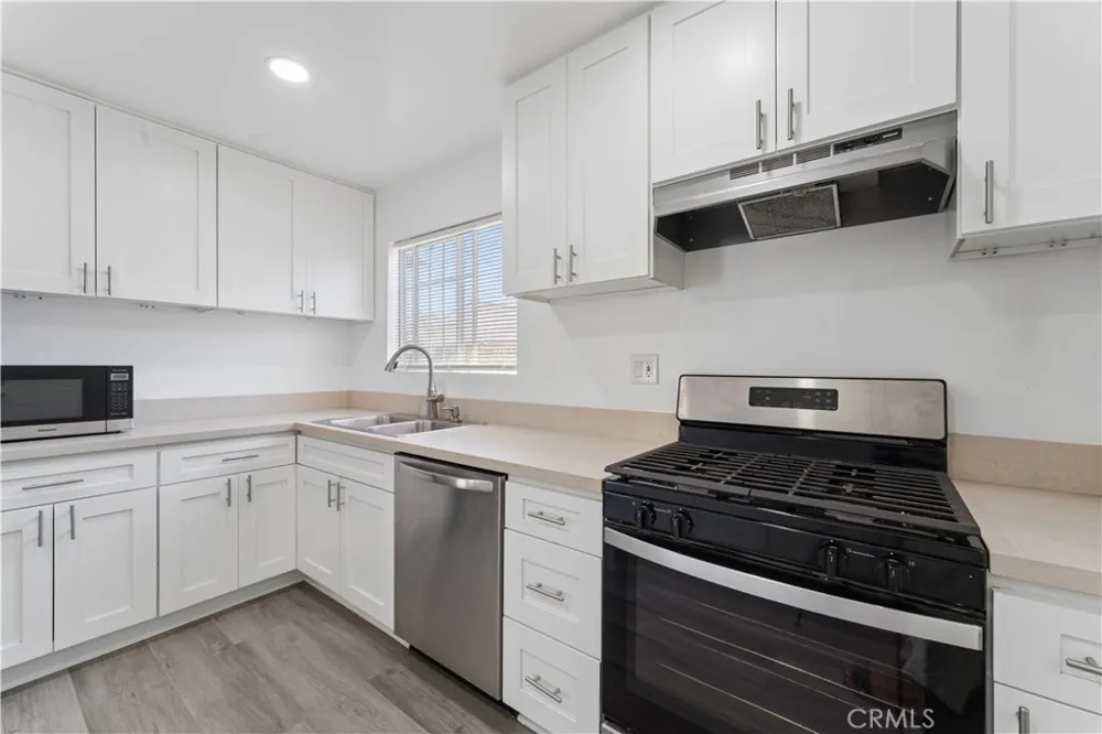16550 Kalisher Granada Hills, CA 91344