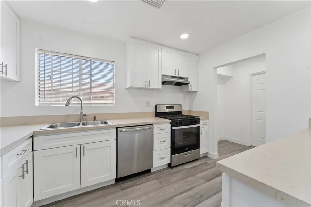 16550 Kalisher Granada Hills, CA 91344
