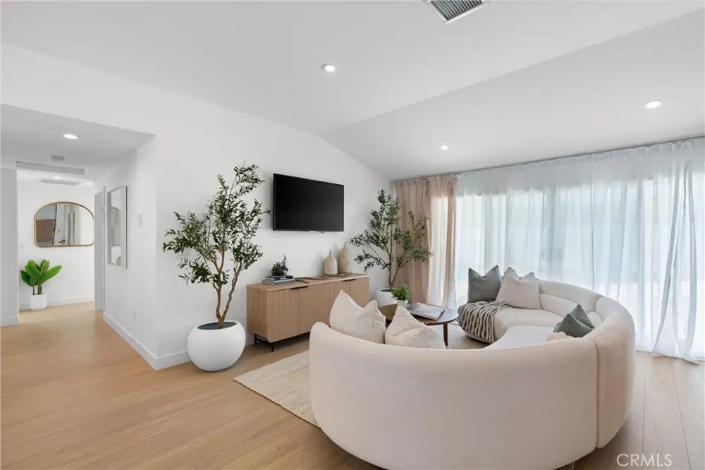 8591 Greenleaf Avenue Buena Park, CA 90620