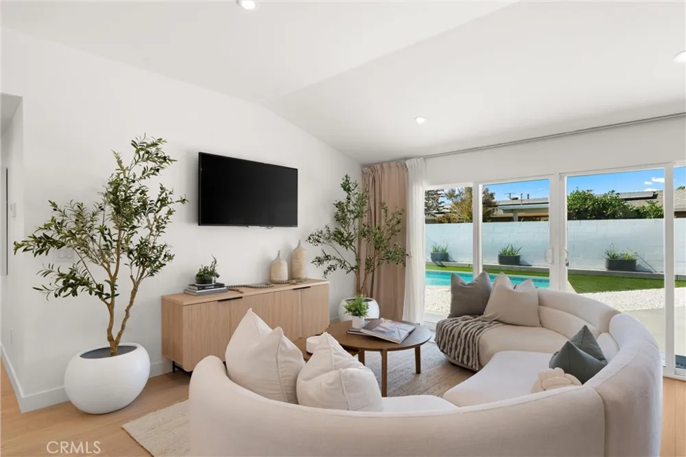 8591 Greenleaf Avenue Buena Park, CA 90620