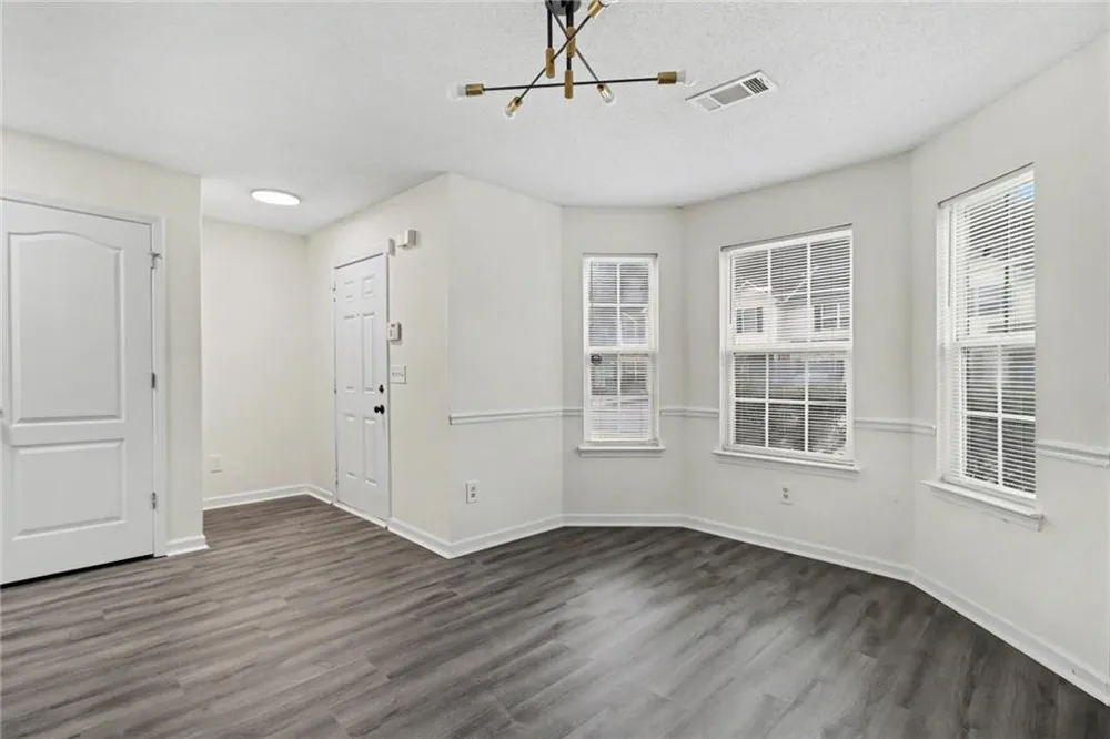 6865 Mountain Circle Riverdale, GA 30274