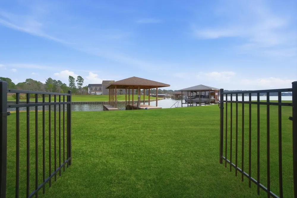 255 Peninsula Drive Livingston, TX 77351