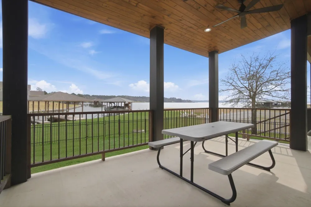 255 Peninsula Drive Livingston, TX 77351