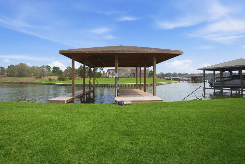 255 Peninsula Drive Livingston, TX 77351