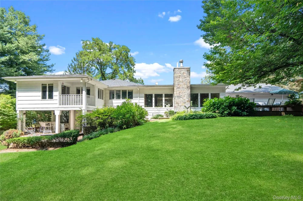 18 Lake Road Great Neck, NY 11020