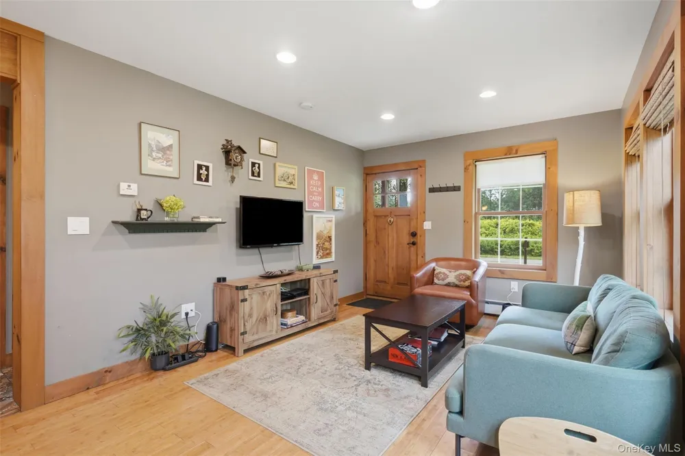 8 S Ohioville Road New Paltz, NY 12561