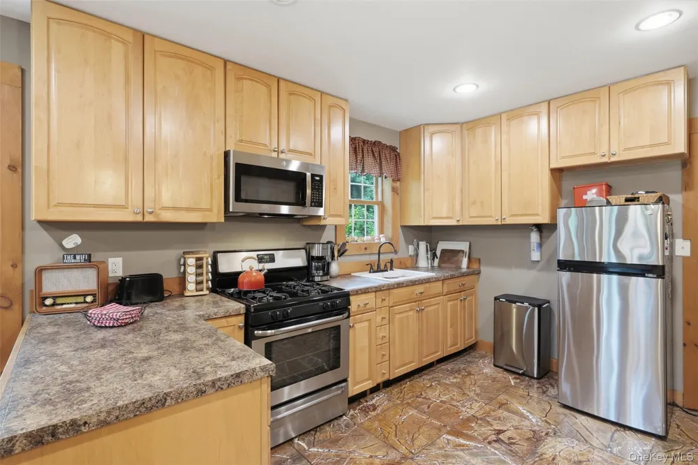 8 S Ohioville Road New Paltz, NY 12561