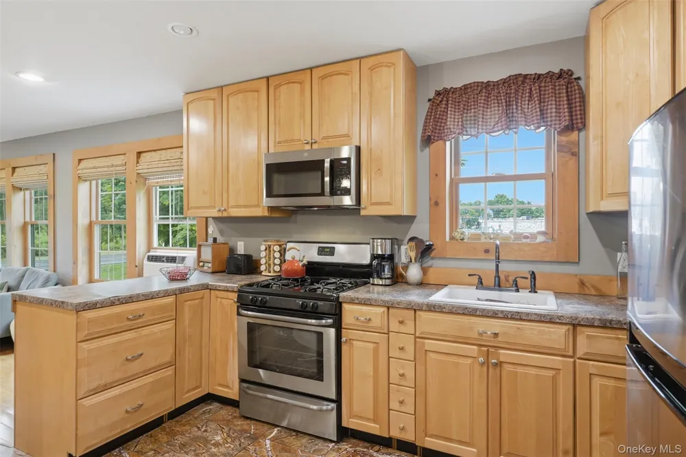 8 S Ohioville Road New Paltz, NY 12561