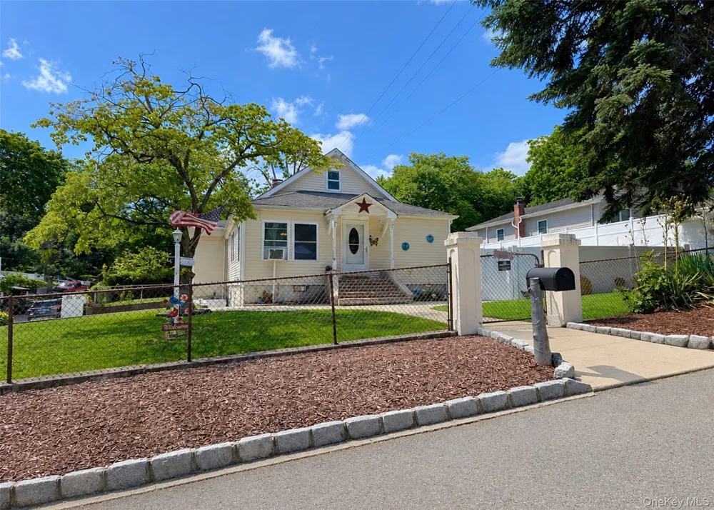 170 Woodycrest Drive Farmingville, NY 11738