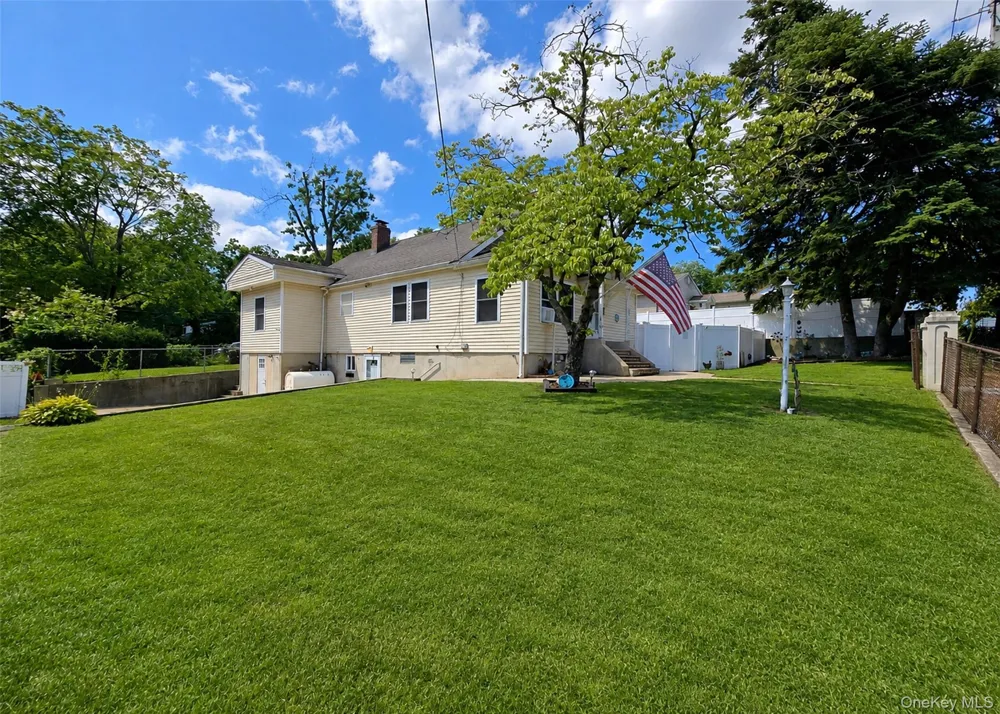 170 Woodycrest Drive Farmingville, NY 11738