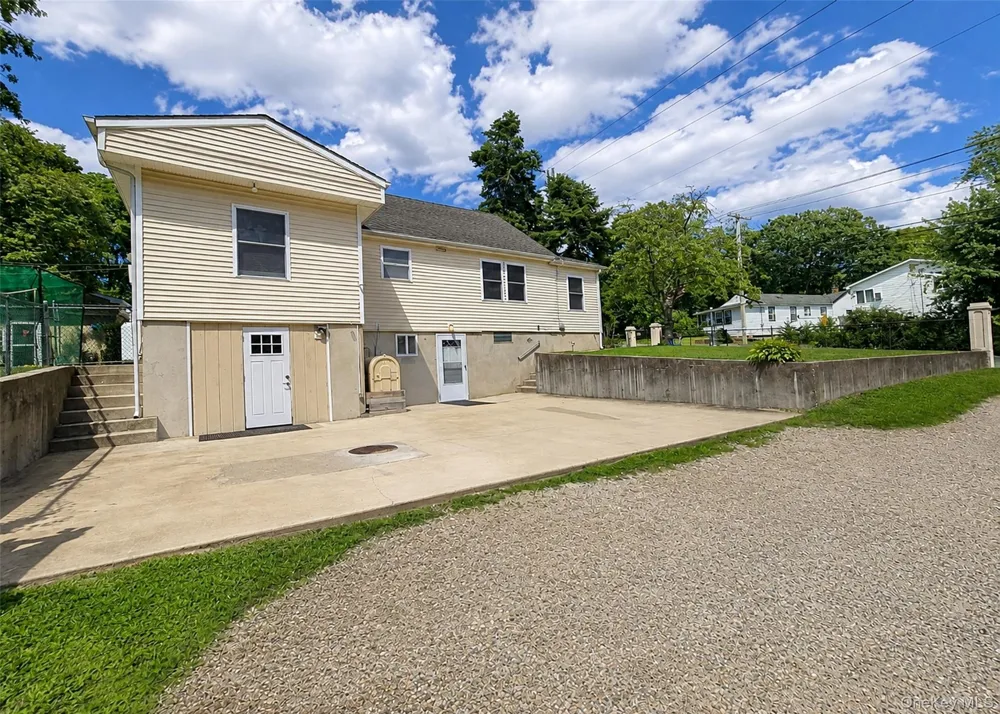 170 Woodycrest Drive Farmingville, NY 11738