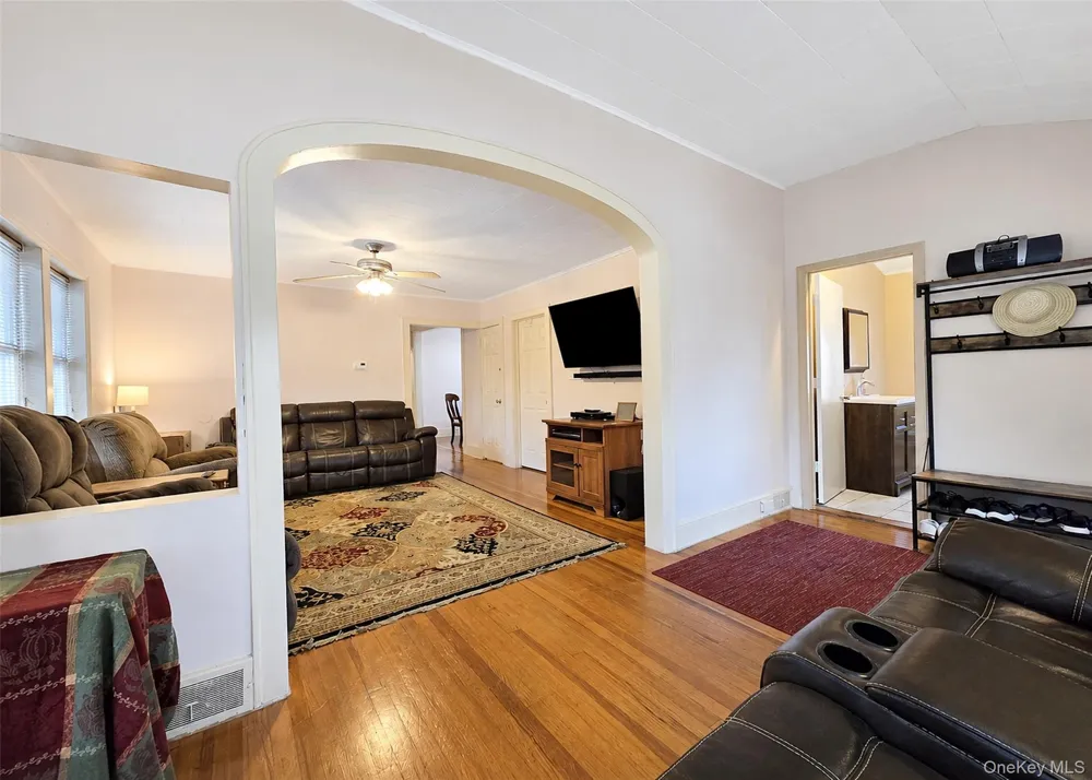 170 Woodycrest Drive Farmingville, NY 11738