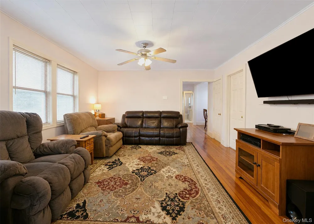 170 Woodycrest Drive Farmingville, NY 11738