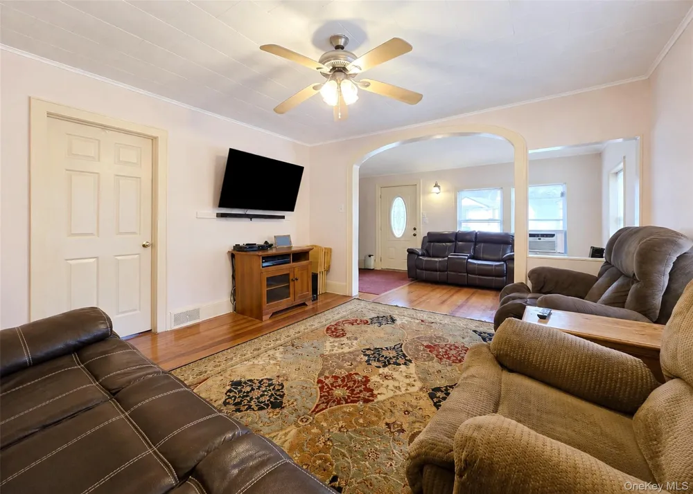 170 Woodycrest Drive Farmingville, NY 11738
