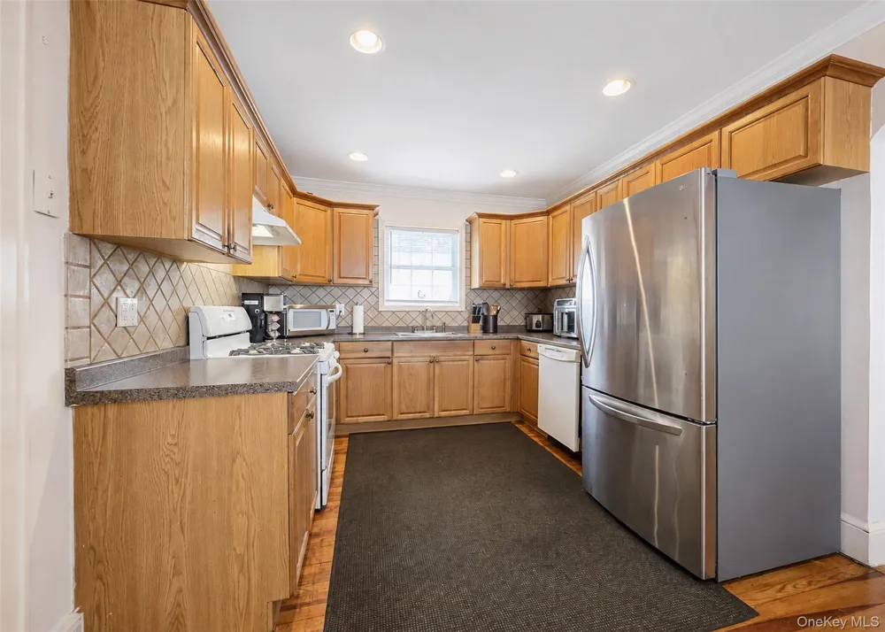 170 Woodycrest Drive Farmingville, NY 11738