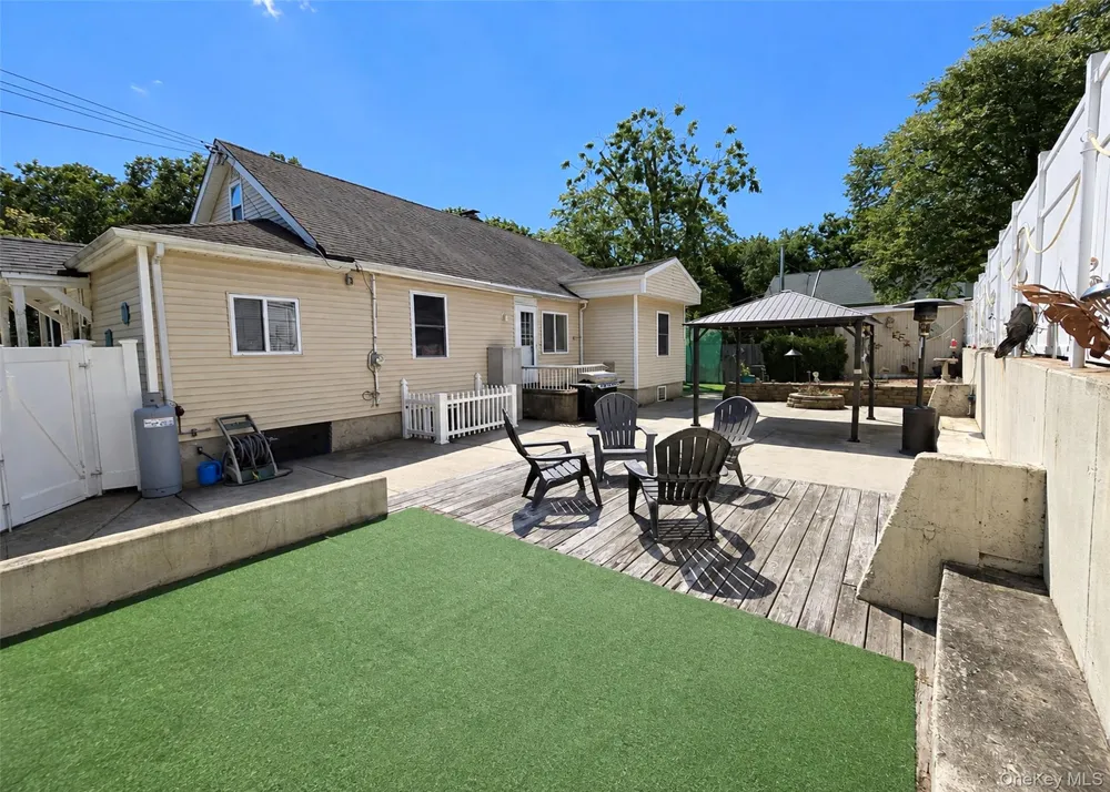 170 Woodycrest Drive Farmingville, NY 11738