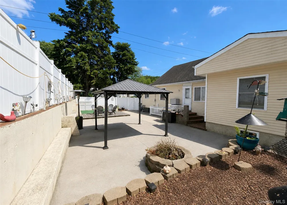 170 Woodycrest Drive Farmingville, NY 11738