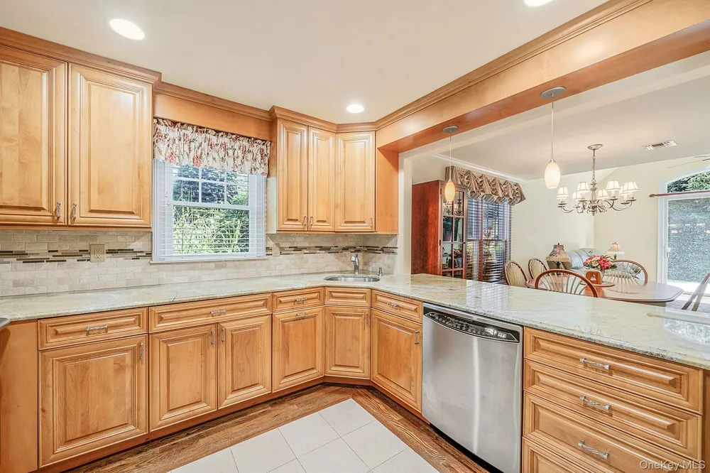 32 Coral Lane Sayville, NY 11782