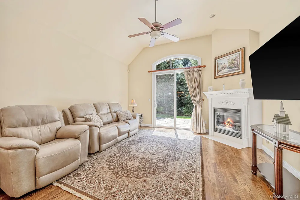 32 Coral Lane Sayville, NY 11782