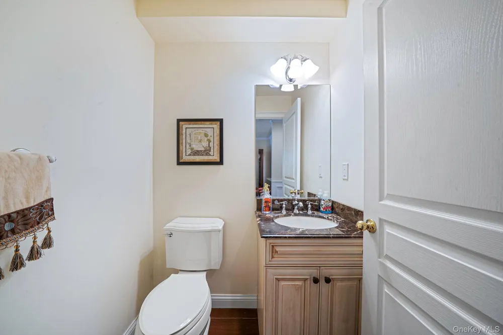 32 Coral Lane Sayville, NY 11782