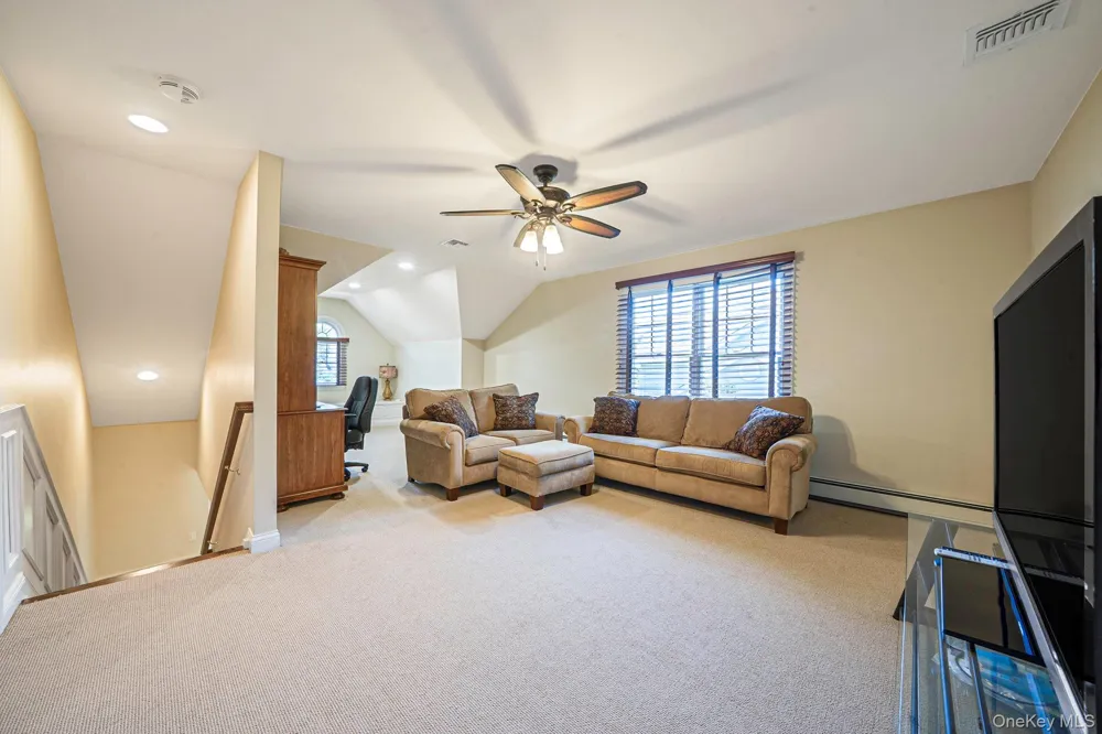 32 Coral Lane Sayville, NY 11782