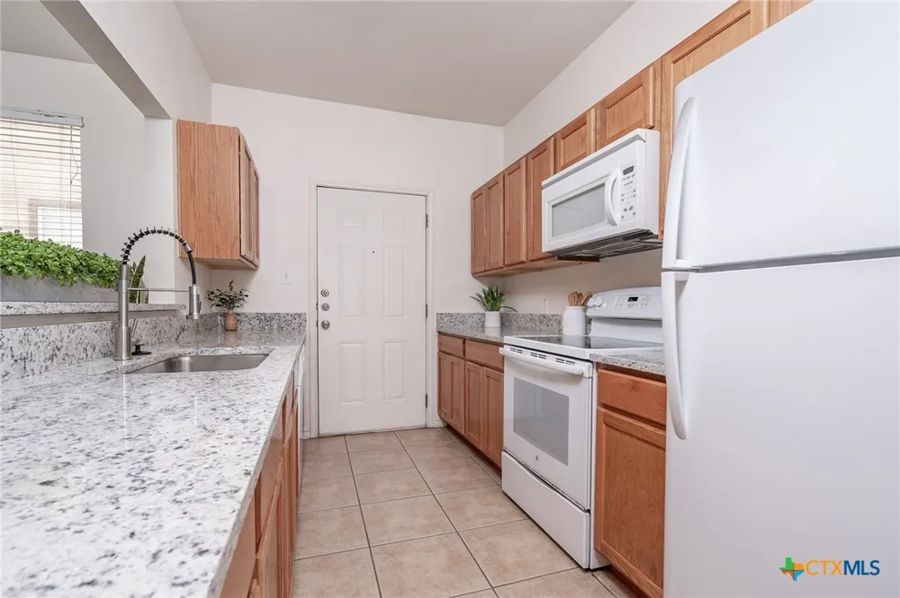 200 Sandstone Drive #E & F Jarrell, TX 76537