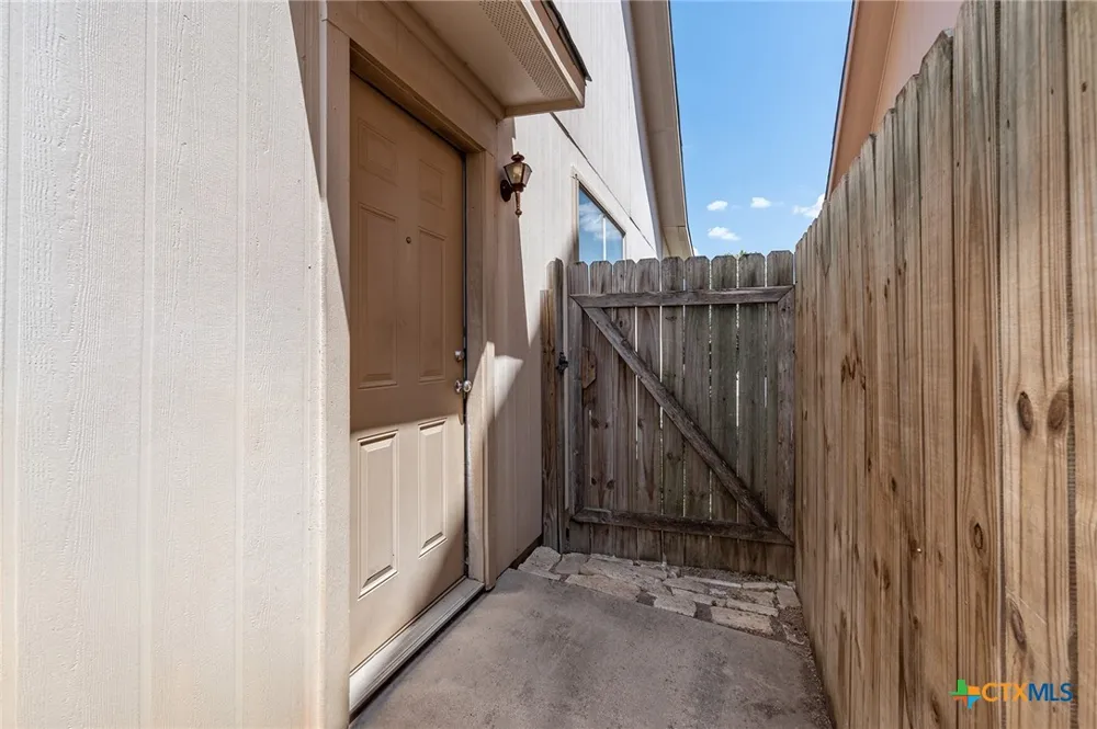 200 Sandstone Drive #E & F Jarrell, TX 76537