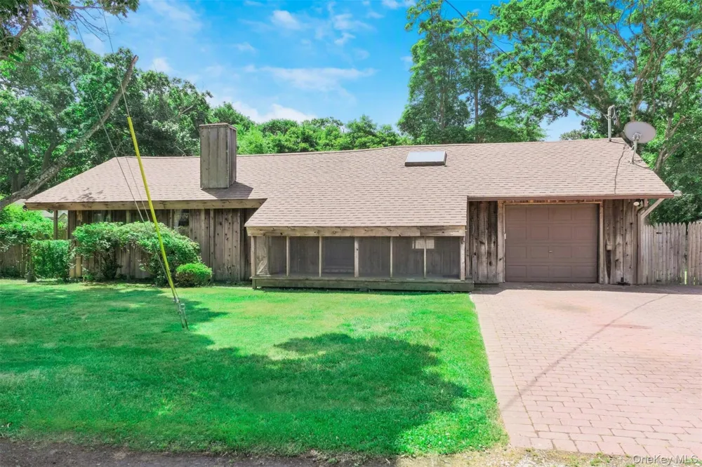 12 Clover Lane Brookhaven, NY 11719