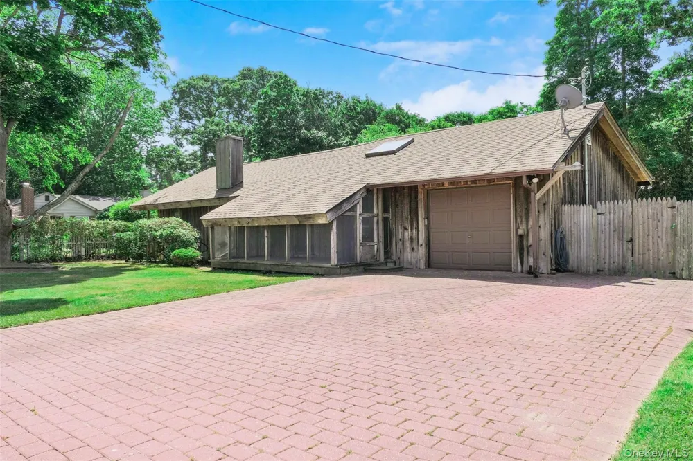12 Clover Lane Brookhaven, NY 11719