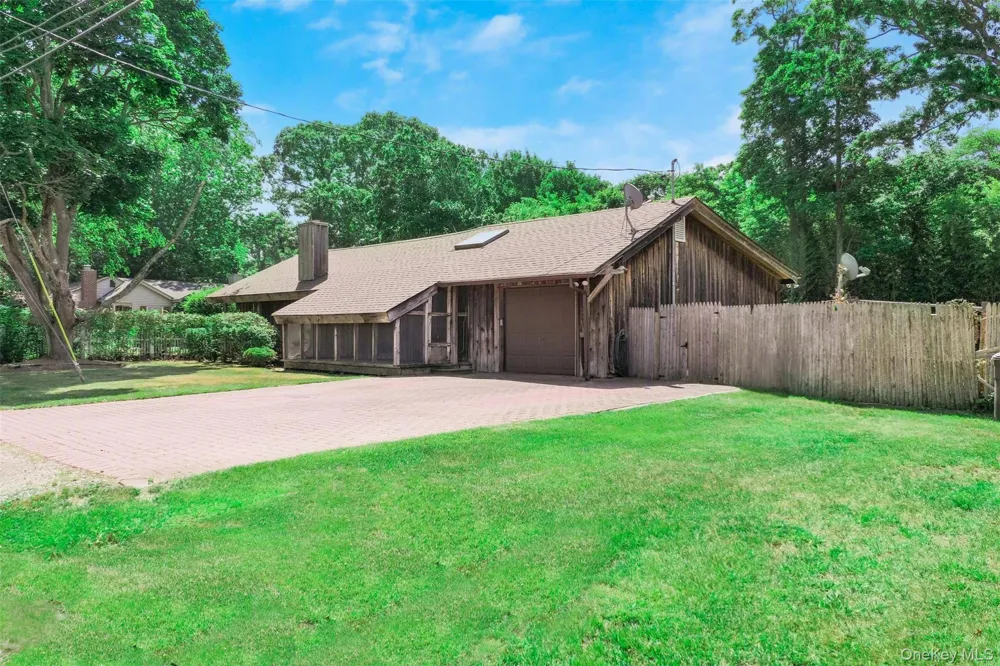 12 Clover Lane Brookhaven, NY 11719
