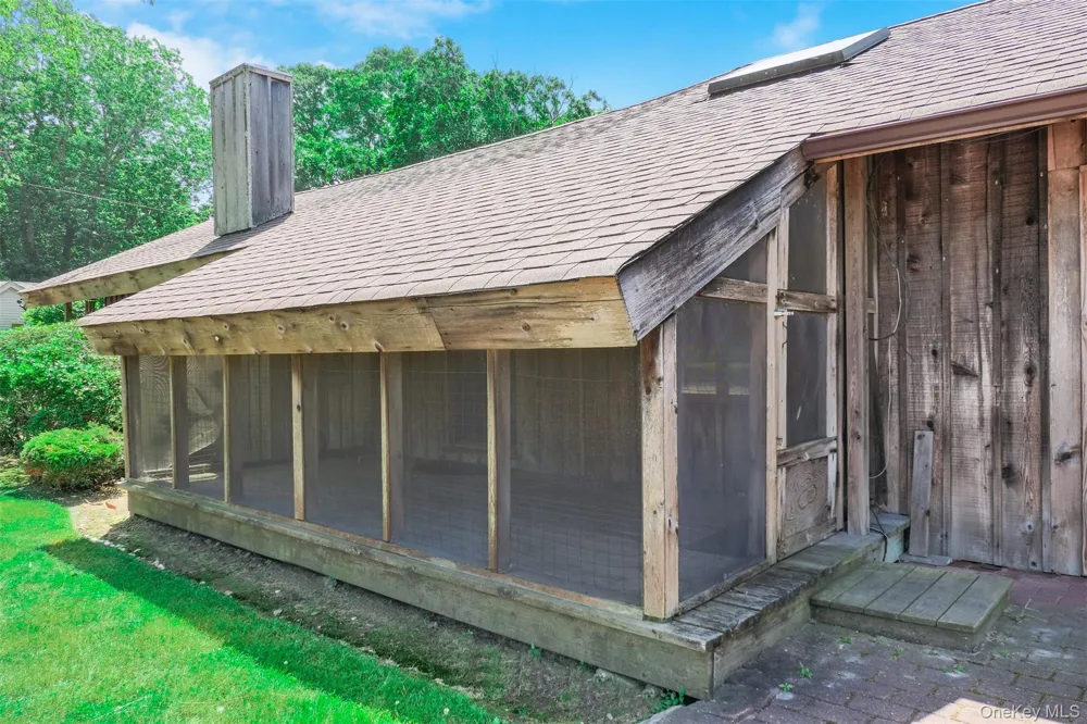 12 Clover Lane Brookhaven, NY 11719