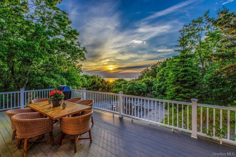 3645 Soundview Avenue Peconic, NY 11958