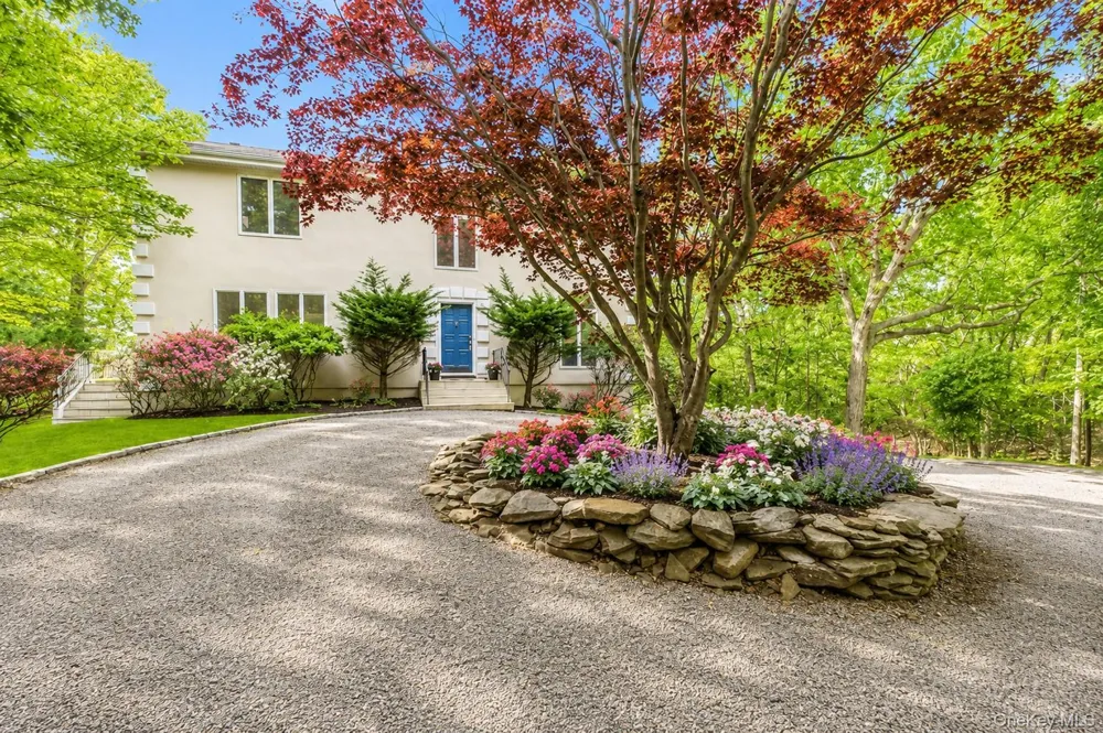 3645 Soundview Avenue Peconic, NY 11958