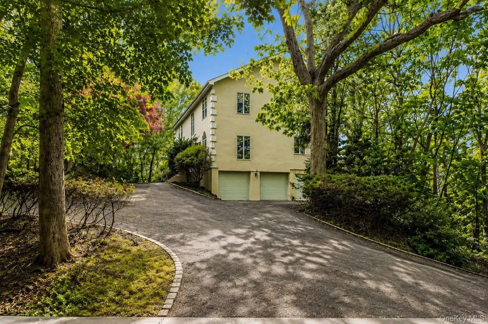 3645 Soundview Avenue Peconic, NY 11958