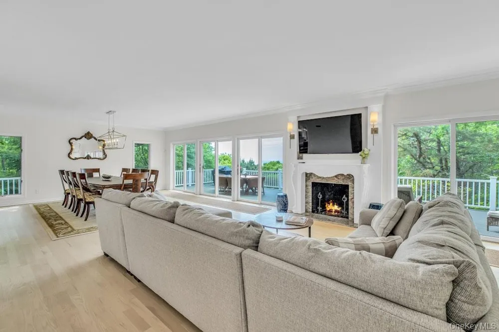 3645 Soundview Avenue Peconic, NY 11958